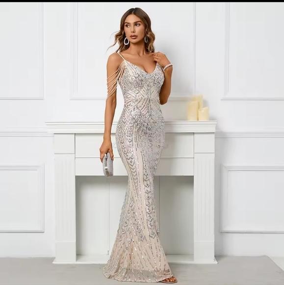 Stunning Cream and Silver Beaded Wedding Dress - Picture 4 of 14